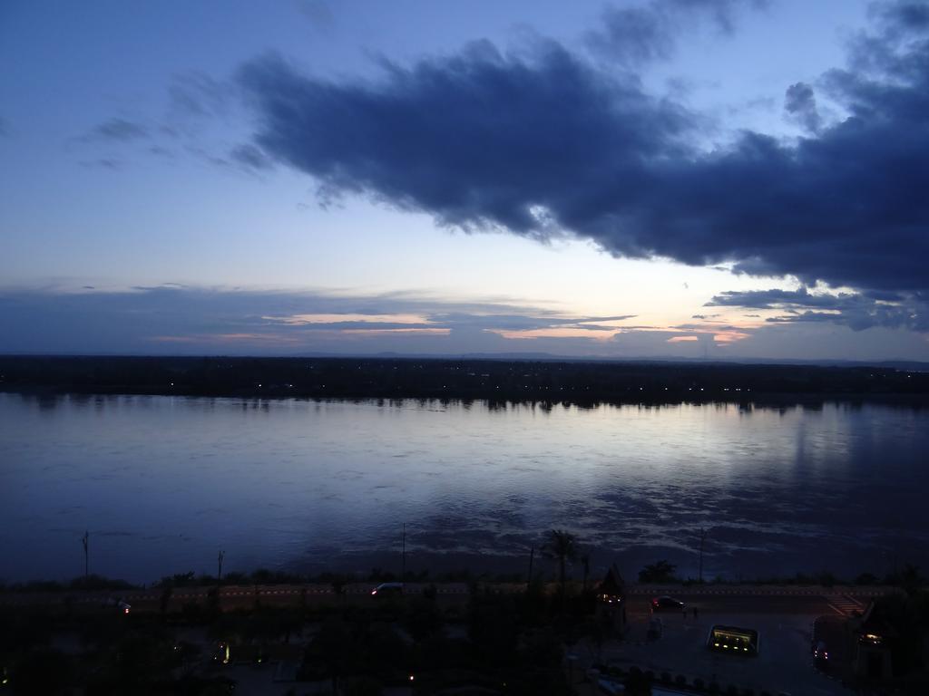 Landmark Mekong Riverside Hotel Вьентьян Экстерьер фото