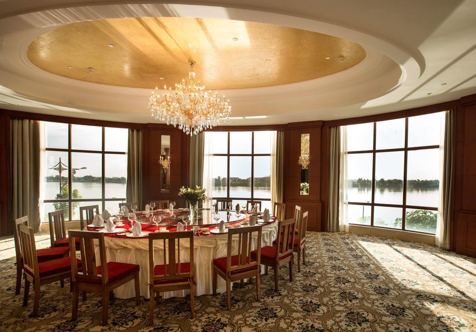 Landmark Mekong Riverside Hotel Вьентьян Экстерьер фото